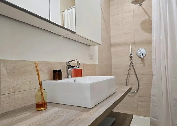 아파트 Yr - Tibaldi